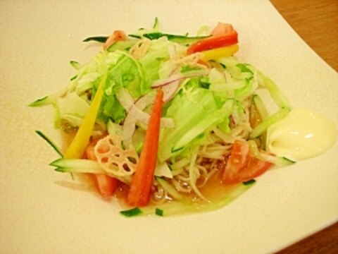 とってもへルシーー！レタスとツナのサラダ麺